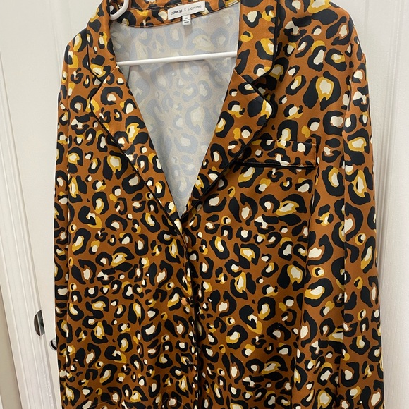 Animal Print Top - Picture 2 of 3